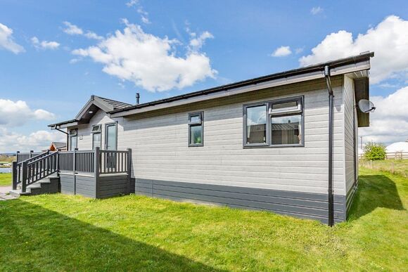 White Oak - Croft Farm Water Park, Tewkesbury