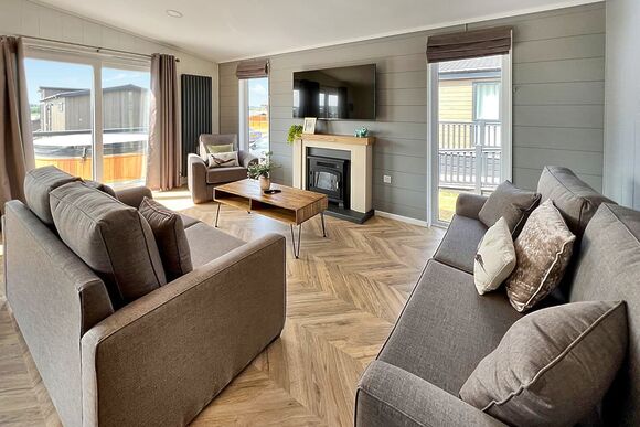 Scarlett Oak - Croft Farm Water Park, Tewkesbury