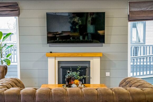 Scarlett Oak - Croft Farm Water Park, Tewkesbury