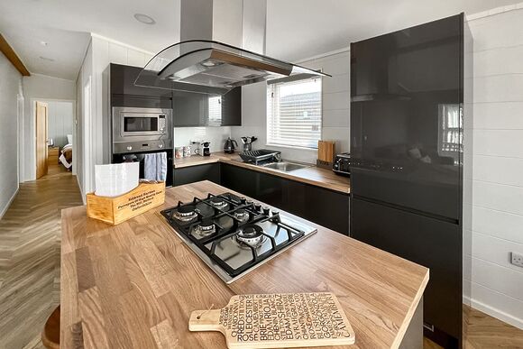 Scarlett Oak - Croft Farm Water Park, Tewkesbury