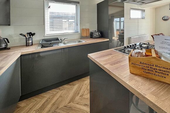 Scarlett Oak - Croft Farm Water Park, Tewkesbury