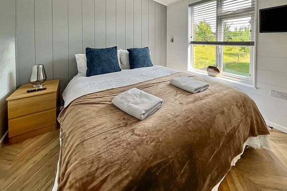 Scarlett Oak - Croft Farm Water Park, Tewkesbury