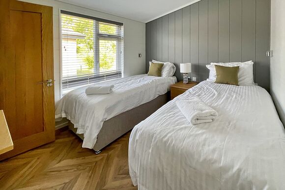 Scarlett Oak - Croft Farm Water Park, Tewkesbury