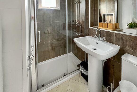 Scarlett Oak - Croft Farm Water Park, Tewkesbury