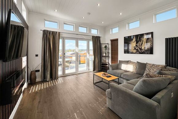 Elm Lodge - Croft Farm Water Park, Tewkesbury