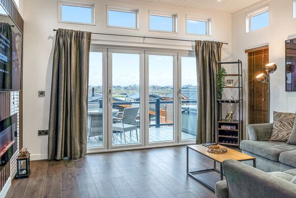 Elm Lodge - Croft Farm Water Park, Tewkesbury