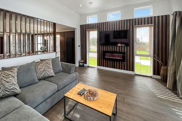 Elm Lodge - Croft Farm Water Park, Tewkesbury