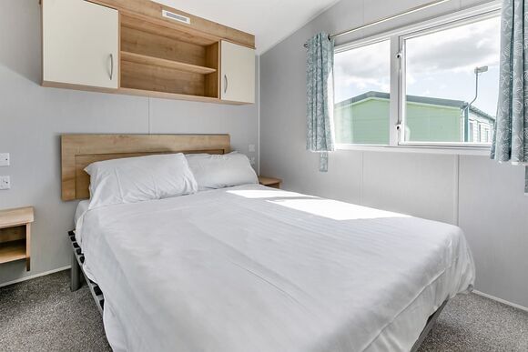 Bronze Caravan with parking & decking - Challaborough Bay, Nr Bigbury-on-Sea