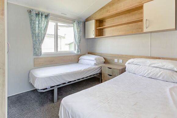 Bronze Caravan with parking - Challaborough Bay, Nr Bigbury-on-Sea