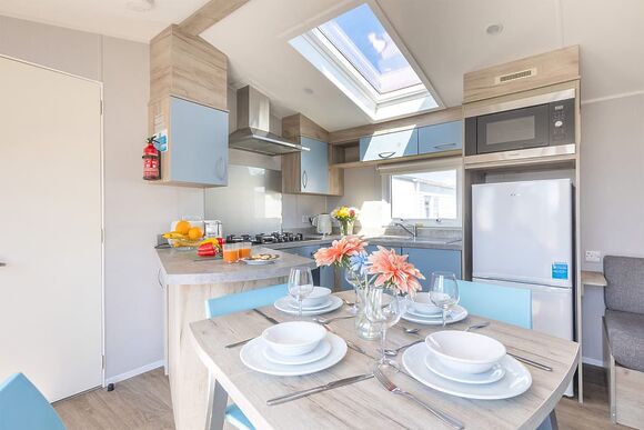 Gold Caravan with parking & decking - Challaborough Bay, Nr Bigbury-on-Sea