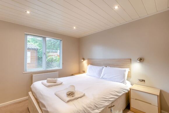 Superior Lodge with parking, ensuite & decking - Challaborough Bay, Nr Bigbury-on-Sea