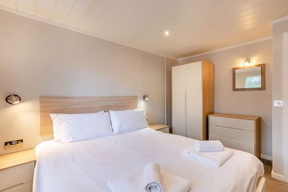 Superior Lodge with parking, ensuite & decking - Challaborough Bay, Nr Bigbury-on-Sea