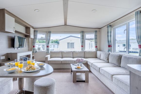Gold Caravan. With parking, ensuite and decking. - Challaborough Bay, Nr Bigbury-on-Sea