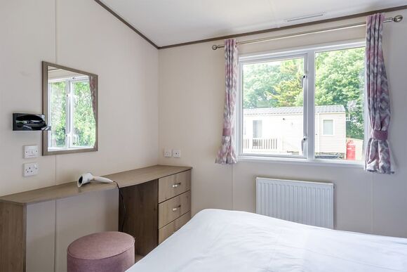 Gold Caravan. With parking, ensuite and decking. - Challaborough Bay, Nr Bigbury-on-Sea