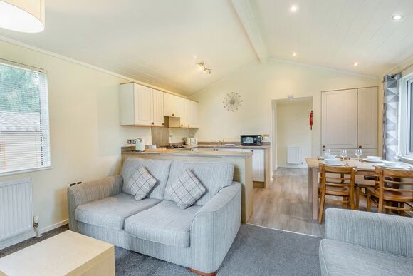 Superior Lodge. With parking and decking. - Challaborough Bay, Nr Bigbury-on-Sea