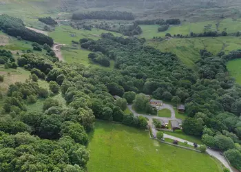 Charlesworth Lodges, Glossop