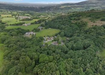 Charlesworth Lodges, Glossop