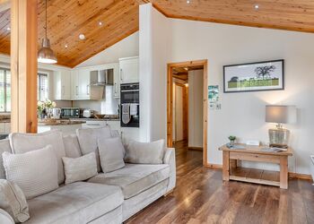 Amour Deluxe - Charlesworth Lodges, Glossop