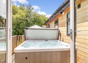 Amour Deluxe - Charlesworth Lodges, Glossop