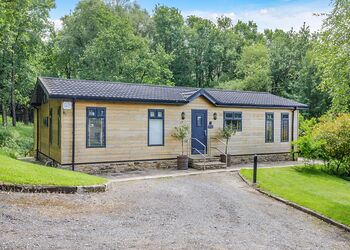 Amour Deluxe - Charlesworth Lodges, Glossop