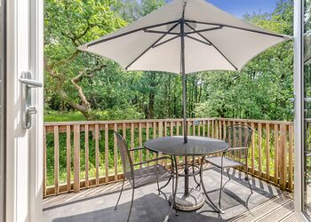 Amour Deluxe - Charlesworth Lodges, Glossop