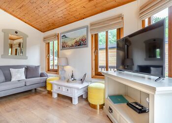 Woodland Lodge - Charlesworth Lodges, Glossop