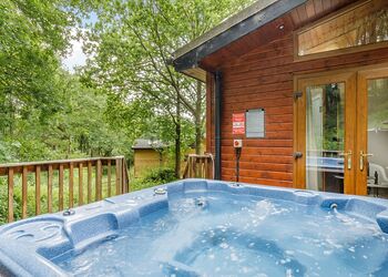 Amour Lodge - Charlesworth Lodges, Glossop