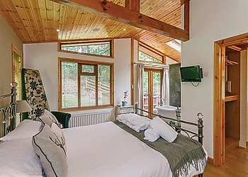 Amour Lodge