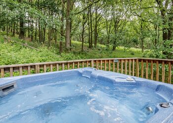 Amour Lodge - Charlesworth Lodges, Glossop