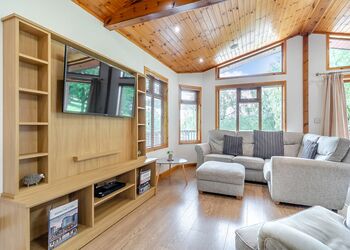 Amour Lodge - Charlesworth Lodges, Glossop