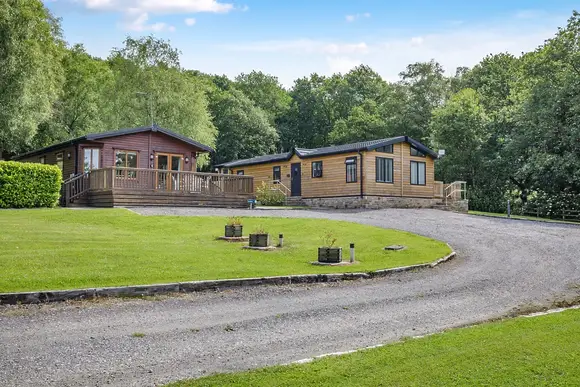 Charlesworth Lodges, Glossop