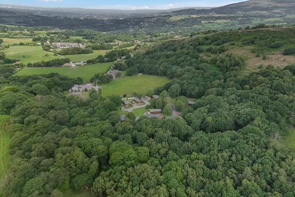 Charlesworth Lodges, Glossop