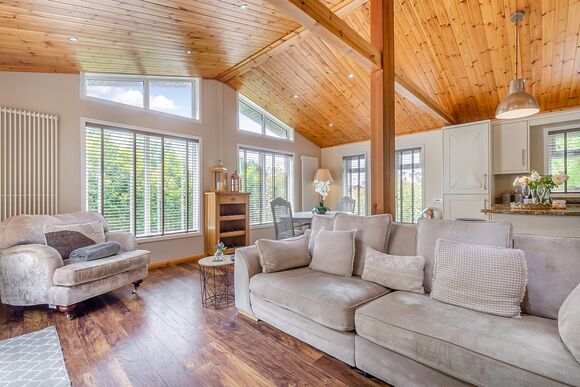 Amour Deluxe - Charlesworth Lodges, Glossop