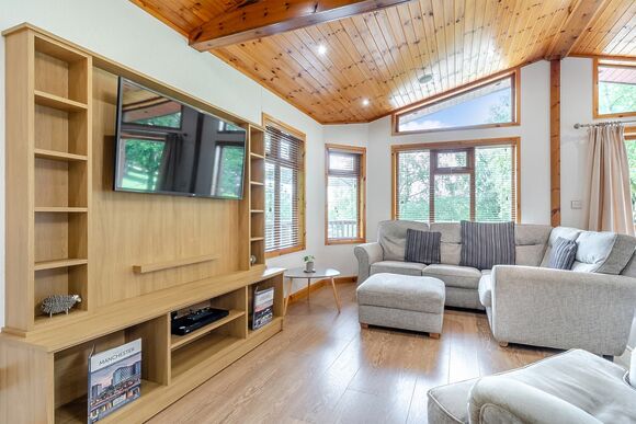 Amour Lodge - Charlesworth Lodges, Glossop