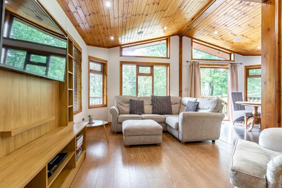 Amour Lodge - Charlesworth Lodges, Glossop