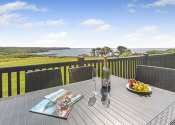 Deluxe 3 Lodge with parking, ensuite, decking & hot tub - Cherry Tree, Burgh Castle, Great Yarmouth