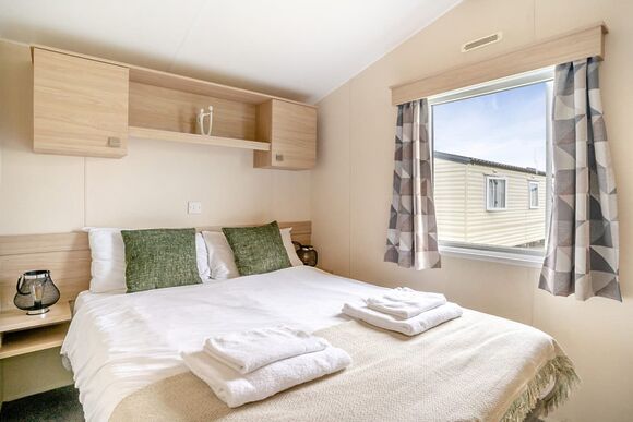 Bronze 3 Bedroom Caravan, Sleeps 8 - Cherry Tree, Burgh Castle, Great Yarmouth