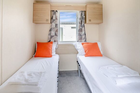Bronze 3 Bedroom Caravan, Sleeps 8 - Cherry Tree, Burgh Castle, Great Yarmouth