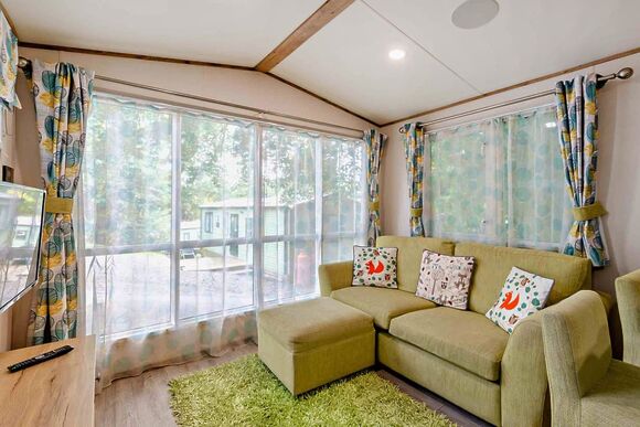 Bronze Premium 1, Slps 2 P, Bronze Premium 1 Bedroom Caravan, Sleeps 2 - Cherry Tree, Burgh Castle, Great Yarmouth