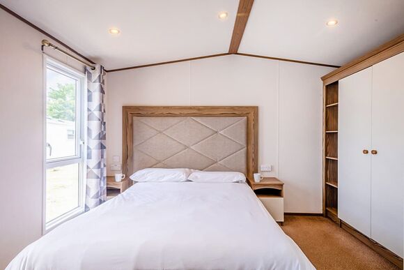 Gold Caravan with decking - Cherry Tree, Burgh Castle, Great Yarmouth