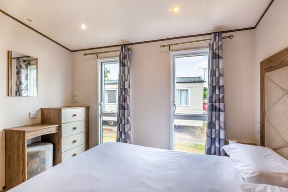 Gold Caravan with decking - Cherry Tree, Burgh Castle, Great Yarmouth