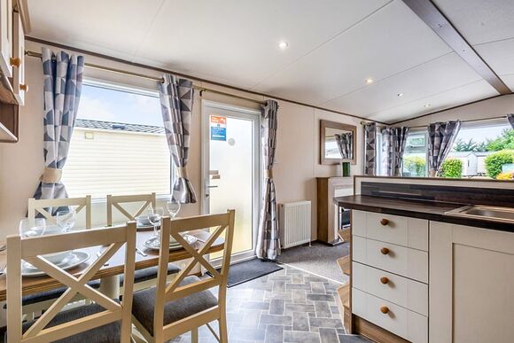 Gold Caravan with ensuite & decking - Cherry Tree, Burgh Castle, Great Yarmouth