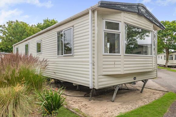Gold 3 Caravan with decking - Cherry Tree, Burgh Castle, Great Yarmouth