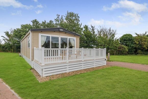 Gold Premium 2, Slps 6, decking P, Gold Premium Caravan with decking - Cherry Tree, Burgh Castle, Great Yarmouth