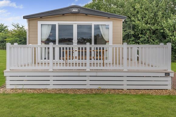 Gold Premium 2, Slps 6, decking P, Gold Premium Caravan with decking - Cherry Tree, Burgh Castle, Great Yarmouth