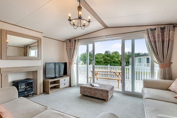 Gold Premium Caravan with parking & decking - Cherry Tree, Burgh Castle, Great Yarmouth