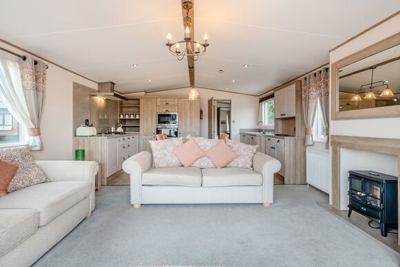Gold Premium Caravan with parking & decking - Cherry Tree, Burgh Castle, Great Yarmouth