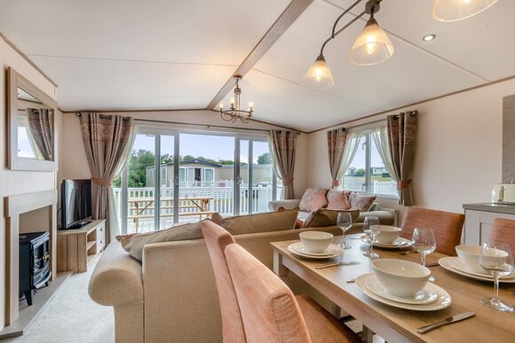 Gold Premium Caravan with parking & decking - Cherry Tree, Burgh Castle, Great Yarmouth