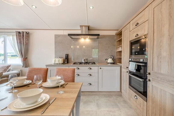 Gold Premium Caravan with parking & decking - Cherry Tree, Burgh Castle, Great Yarmouth