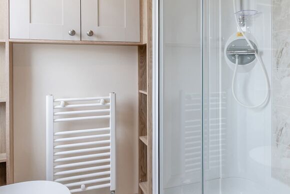 Gold Premium Caravan with parking & decking - Cherry Tree, Burgh Castle, Great Yarmouth